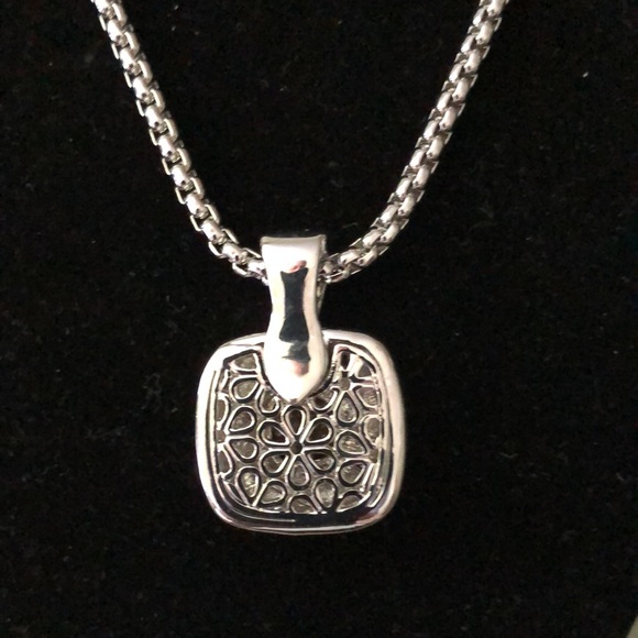 - Pendant and necklace - Picture 2 of 6